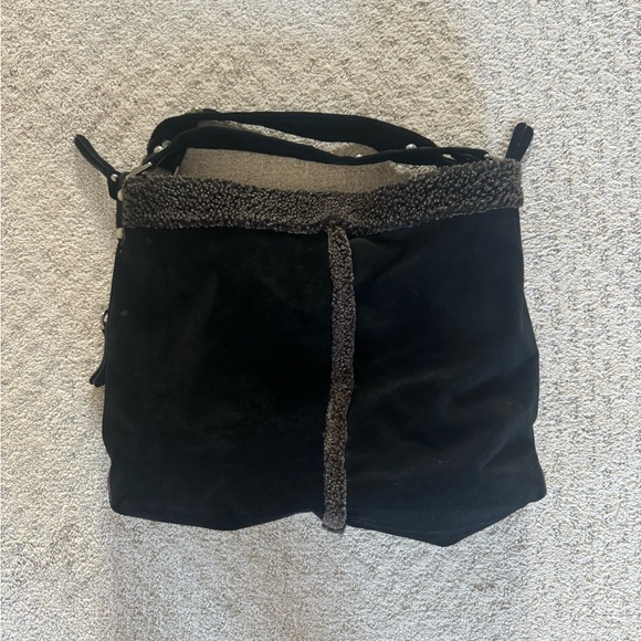 Stuart Weitzman black suede shoulder bag with sherpa - Picture 2 of 12